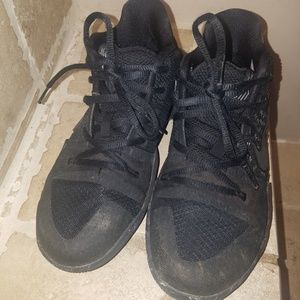 Kyrie Nike boys size 2.5